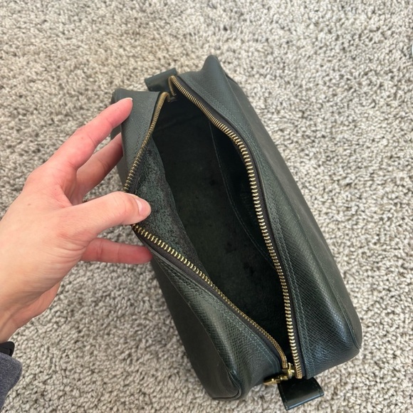 Authentic Louis Vuitton Taiga Trousse Toilette PM Clutch Bag Green - Picture 10 of 15